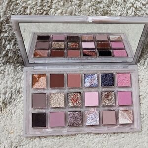 Huda Beauty Rose Quartz